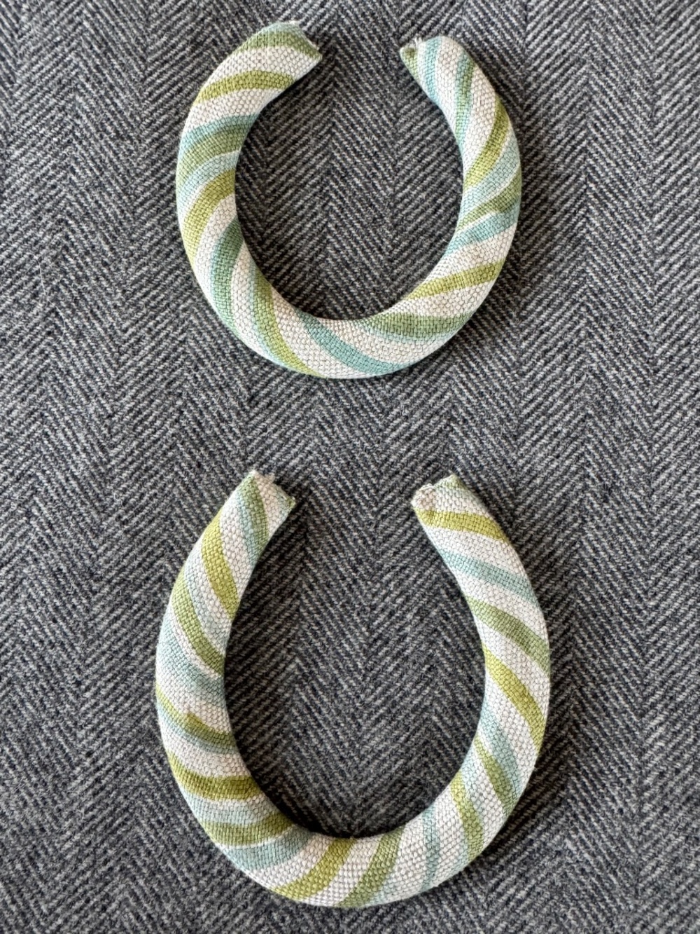 DARLING, NWOT, SMALL HORSESHOE COVERED WITH FABRIC FROM HABLE CONSTRUCTION